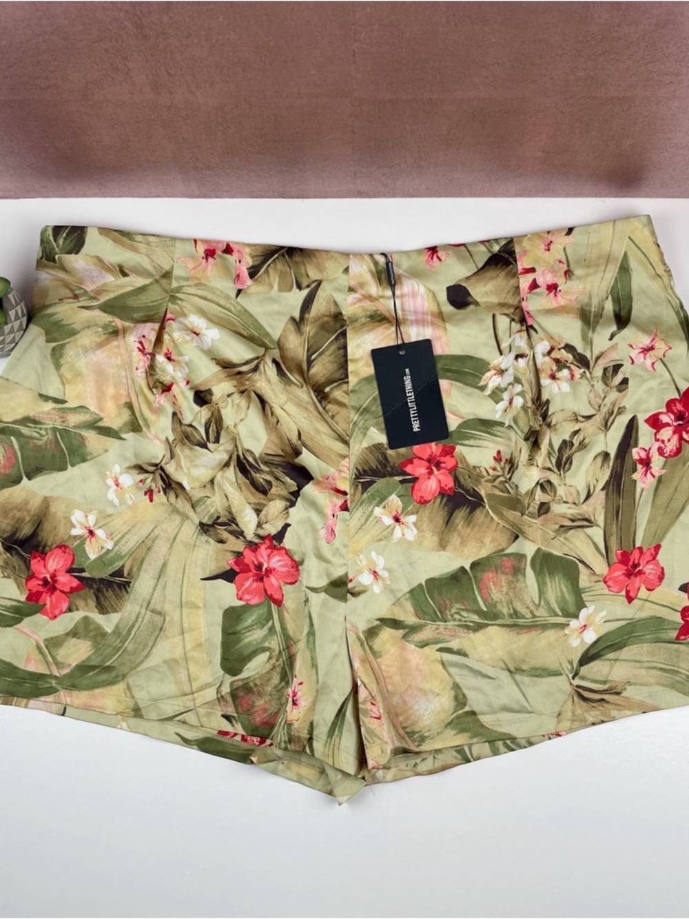 PrettyLittleThing Sage Green Satin Floral Floaty Shorts Tropical Women New